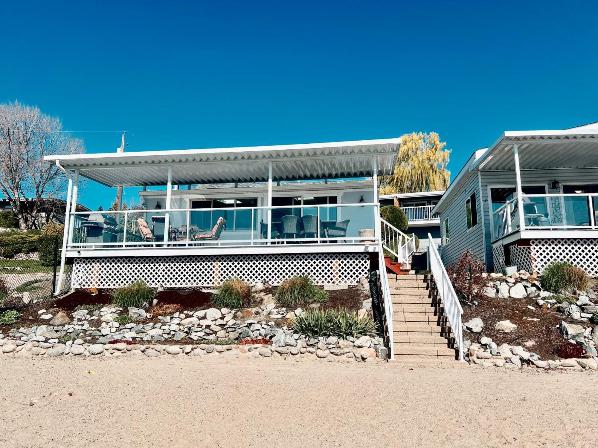Peachland Beach Resort Esterno foto
