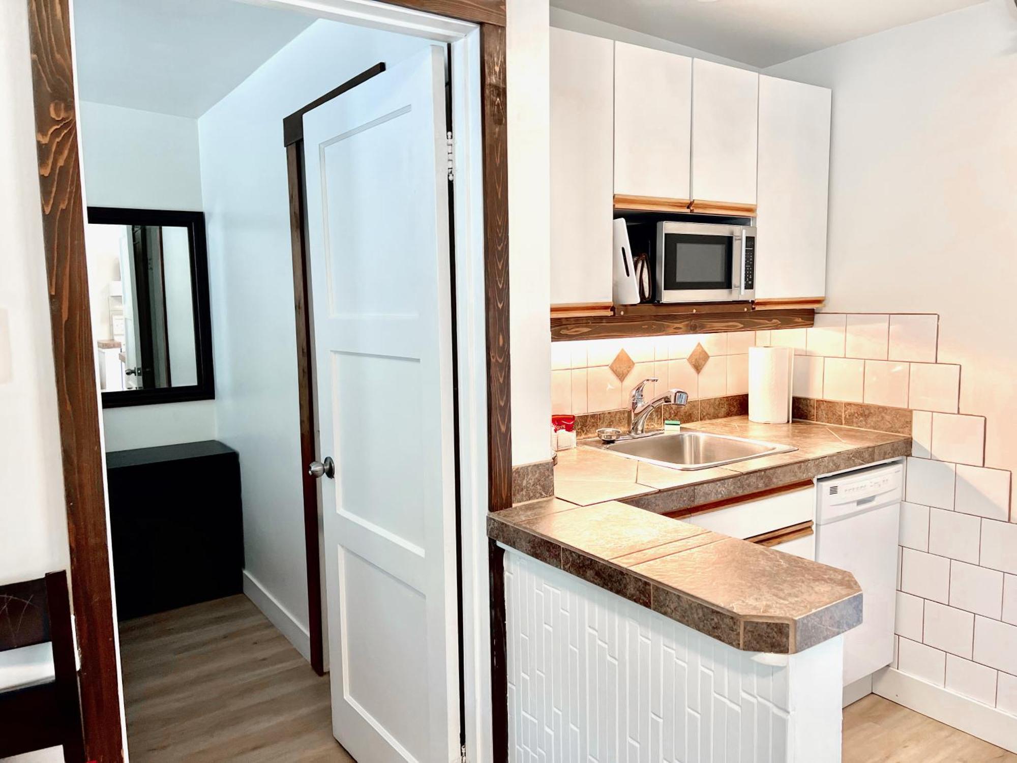 Peachland Beach Resort Esterno foto
