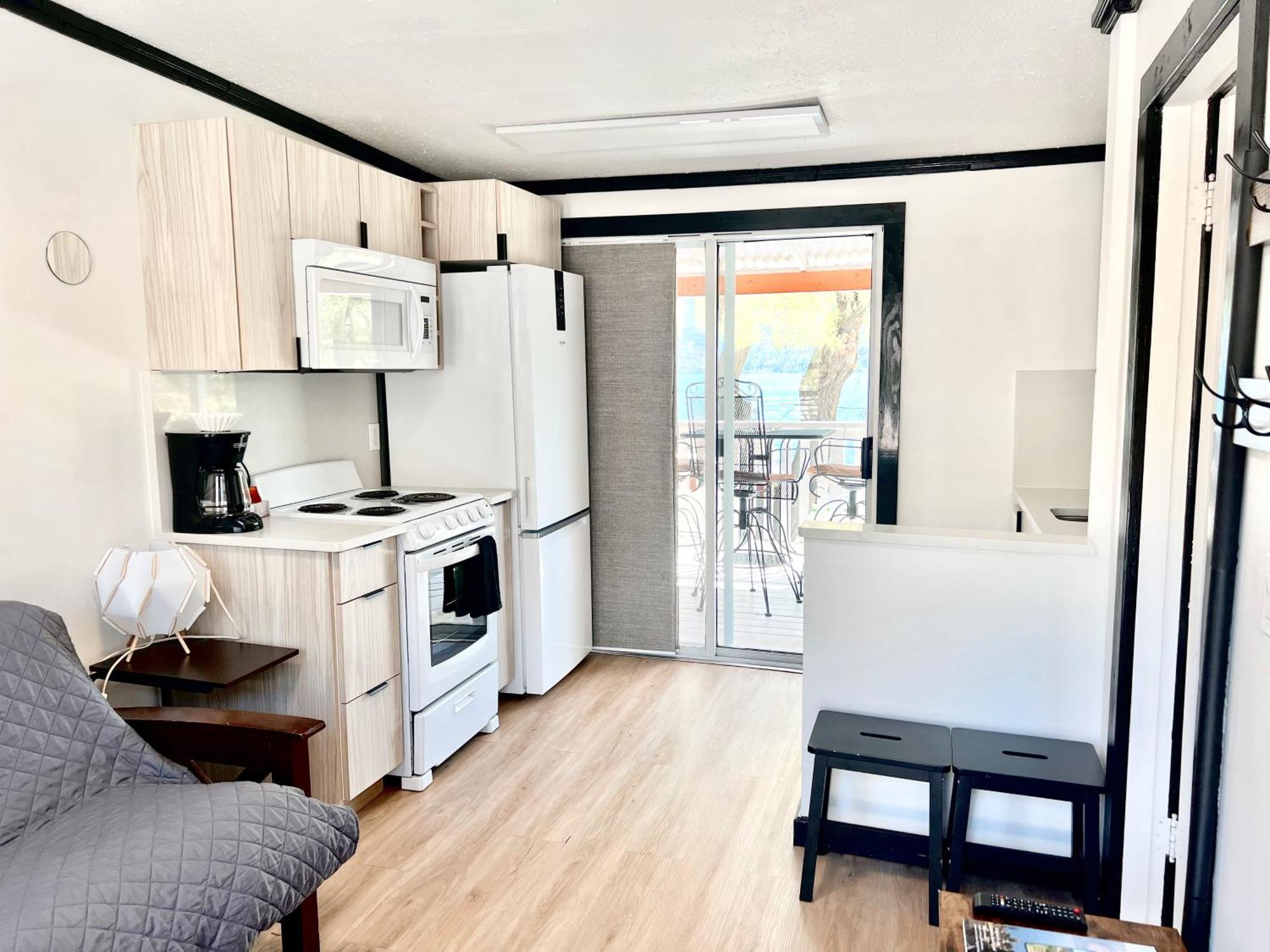 Peachland Beach Resort Esterno foto